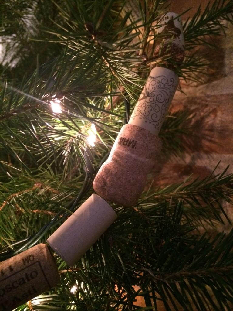 DIY wine cork christmas tree garland